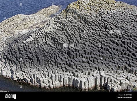 Studying Mafic Rocks in the Laboratory: Analytical Techniques and Instrumentation